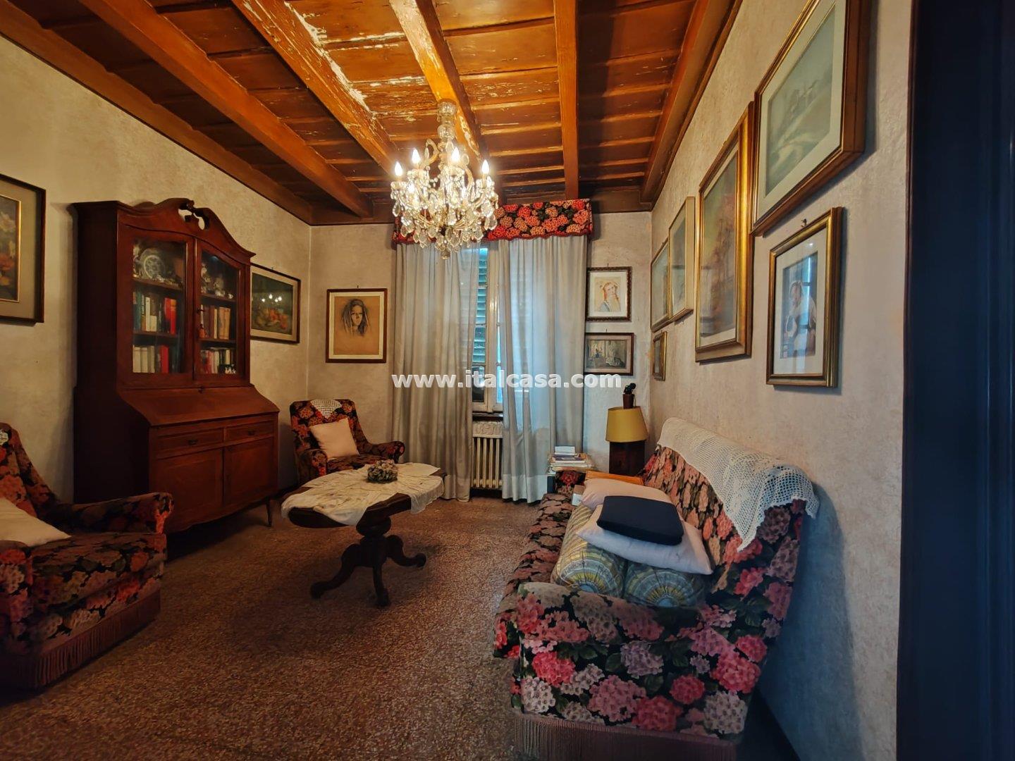 Palazzo in vendita a Brignano Gera d