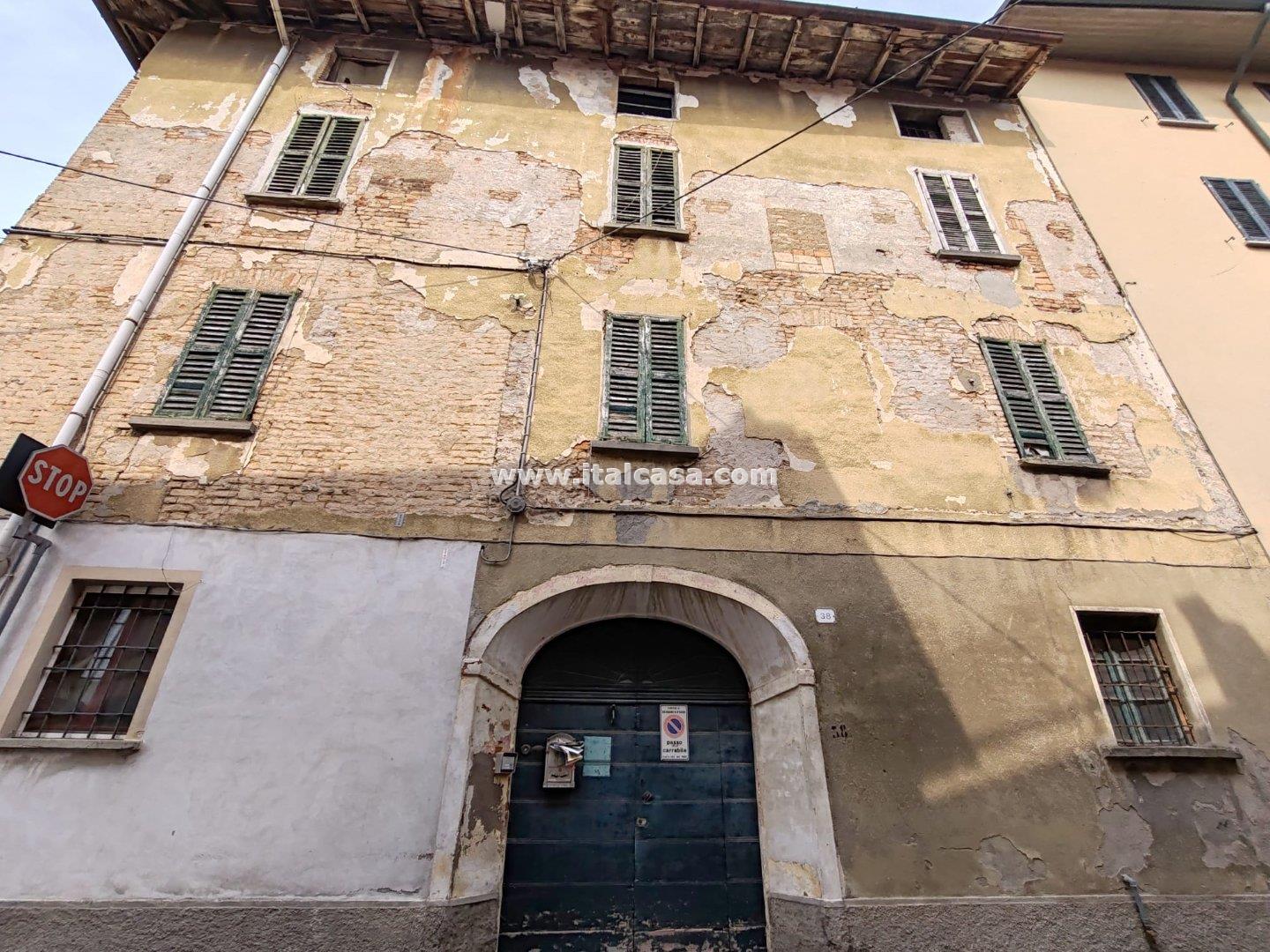 Palazzo in vendita a Brignano Gera d