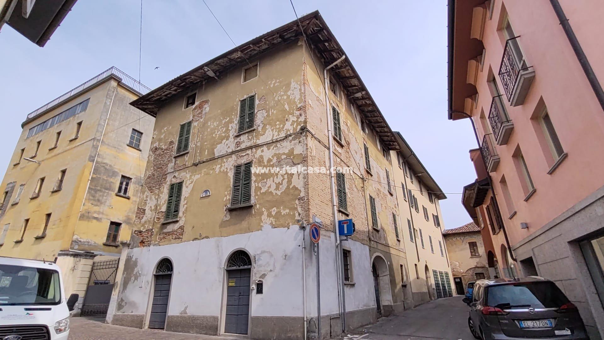 Palazzo in vendita a Brignano Gera d