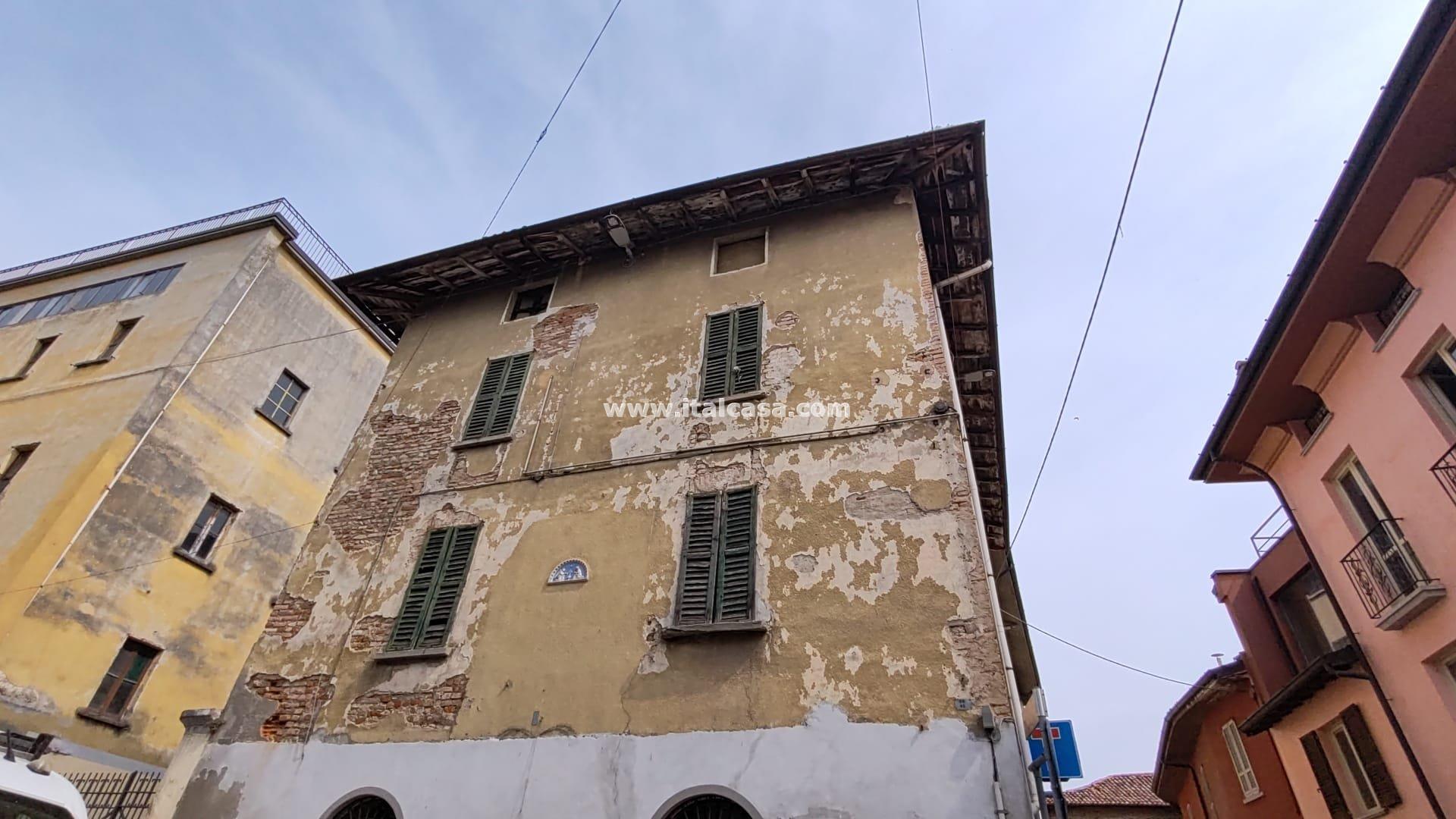 Palazzo in vendita a Brignano Gera d