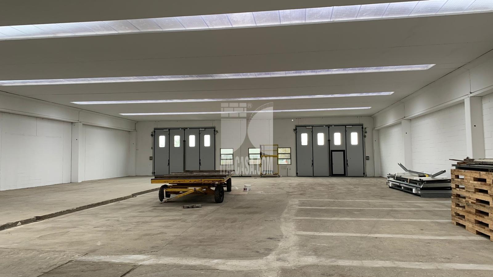 Capannone in vendita a Arzago d