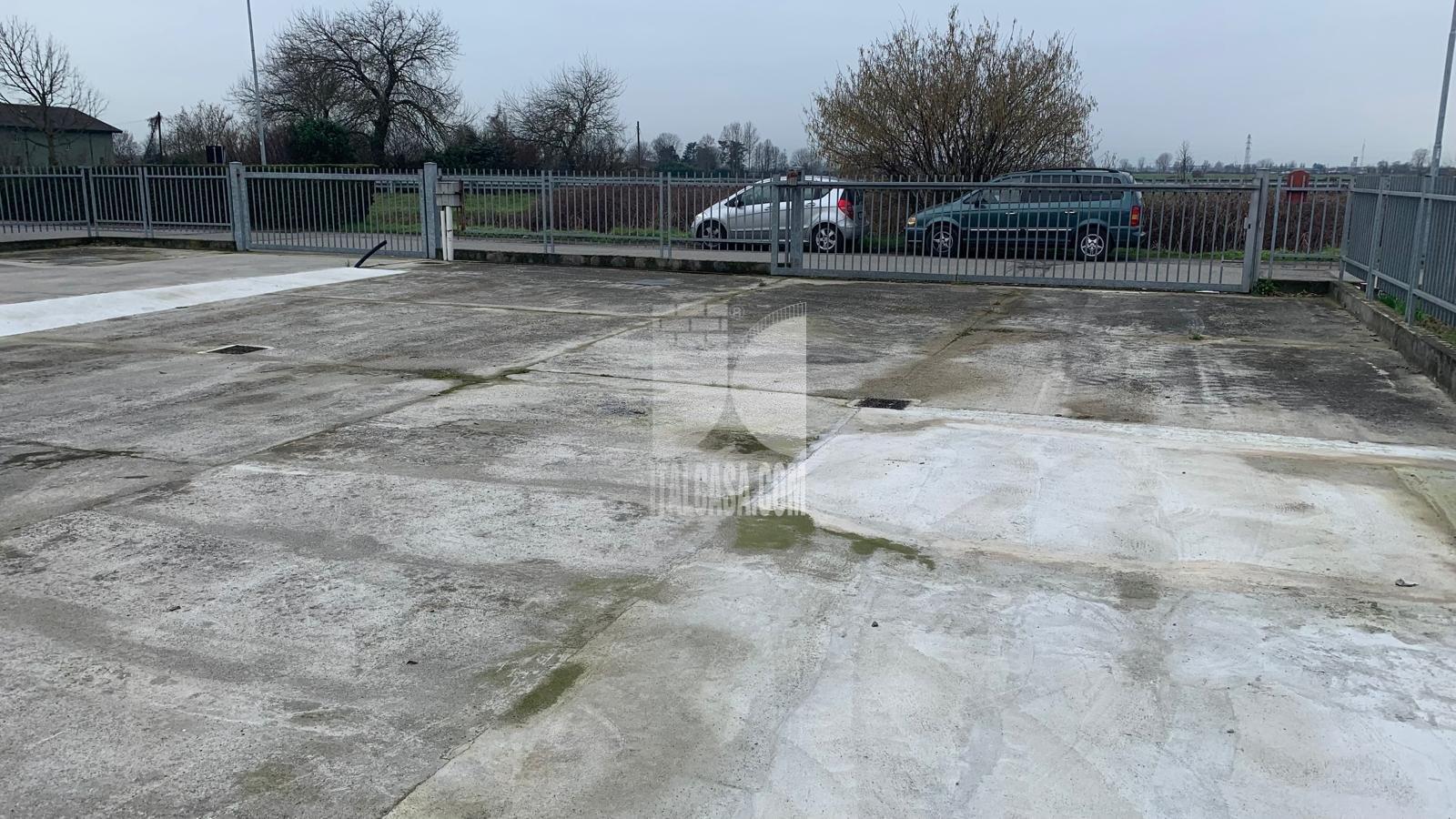 Capannone in vendita a Arzago d