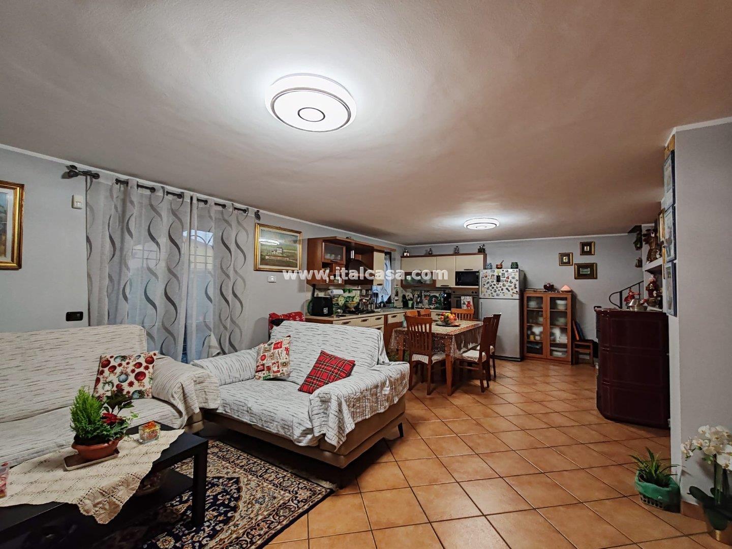 Villa a schiera di testa in vendita a Arzago d