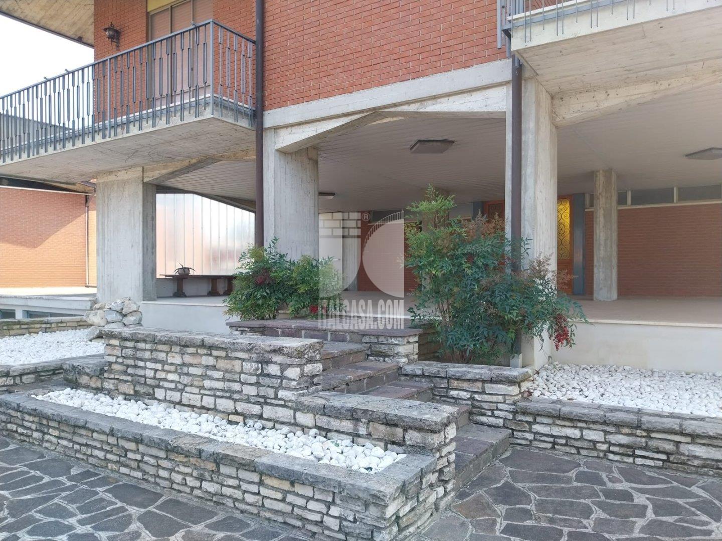 Villa Unifamiliare in vendita a Brignano Gera d
