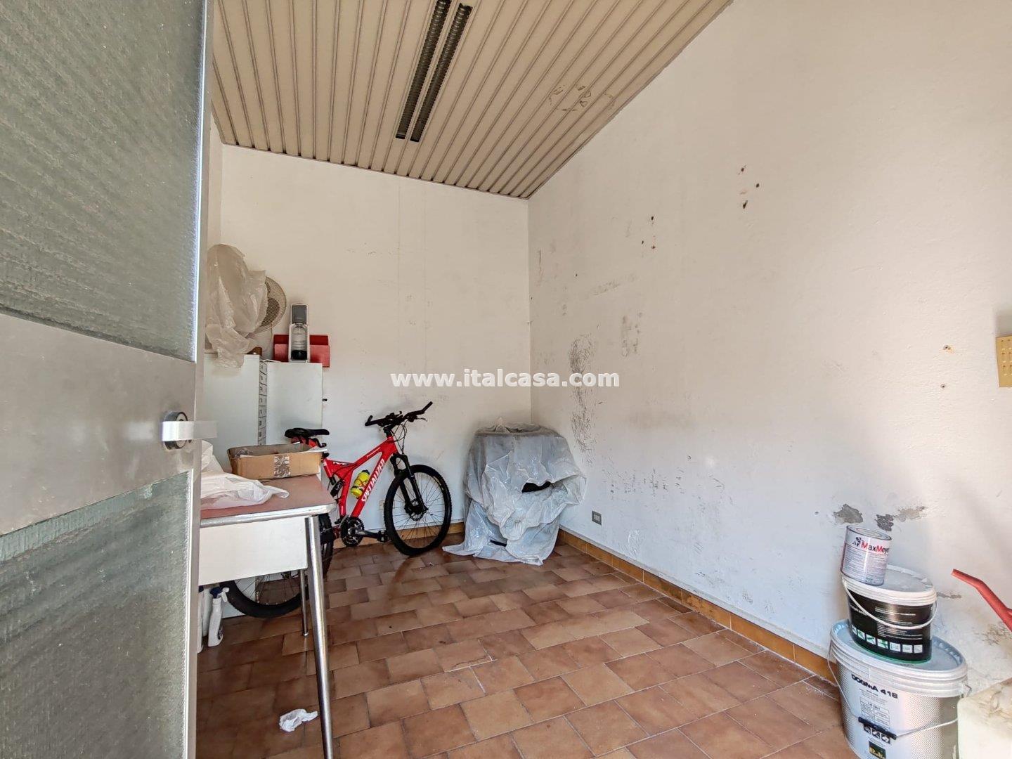 Stabile in vendita a Calvenzano