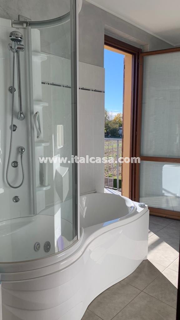 Villa a schiera di testa in vendita a Treviglio