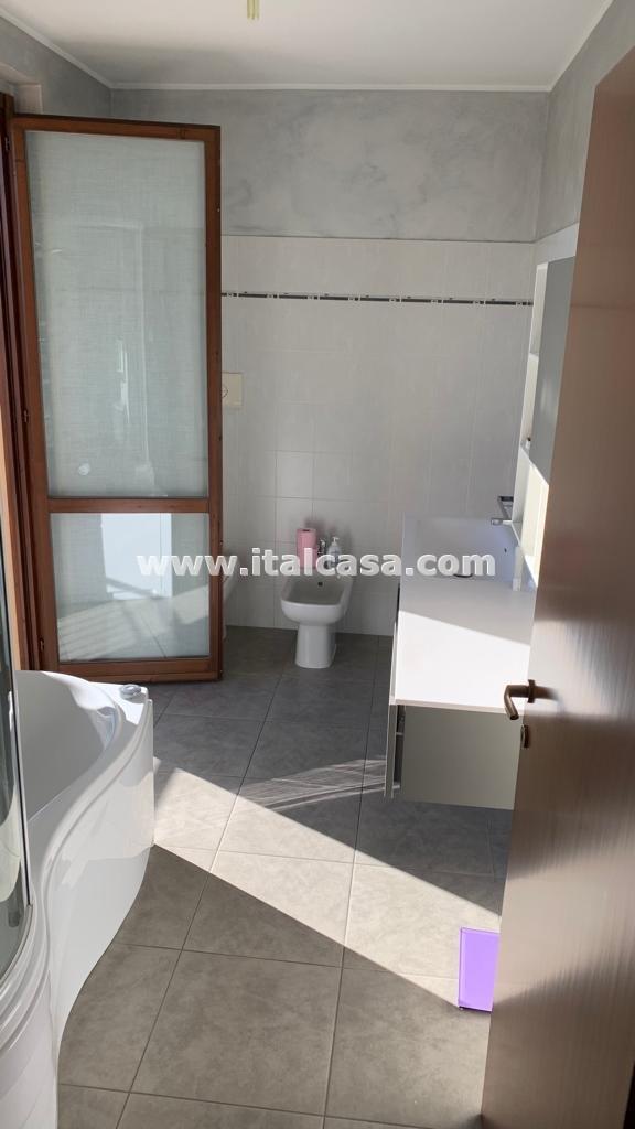 Villa a schiera di testa in vendita a Treviglio