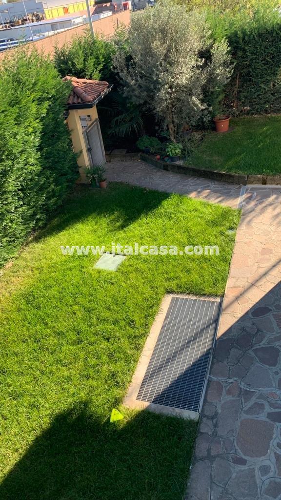 Villa a schiera di testa in vendita a Treviglio