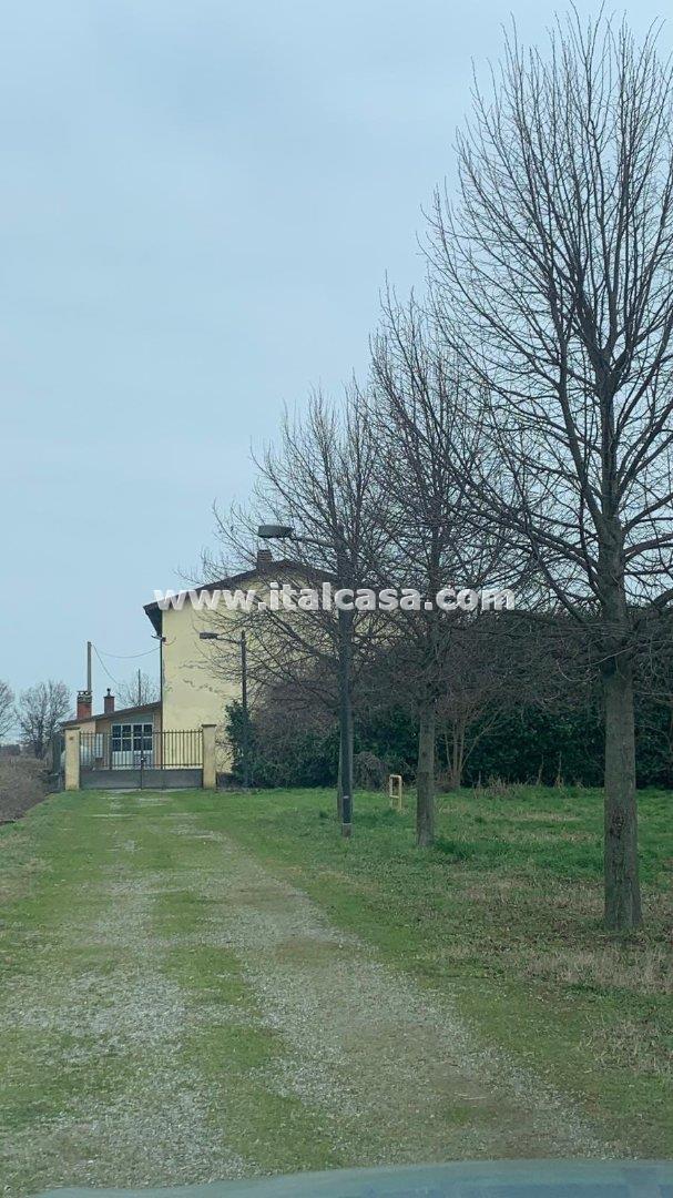 Cascina in vendita a Castel Rozzone
