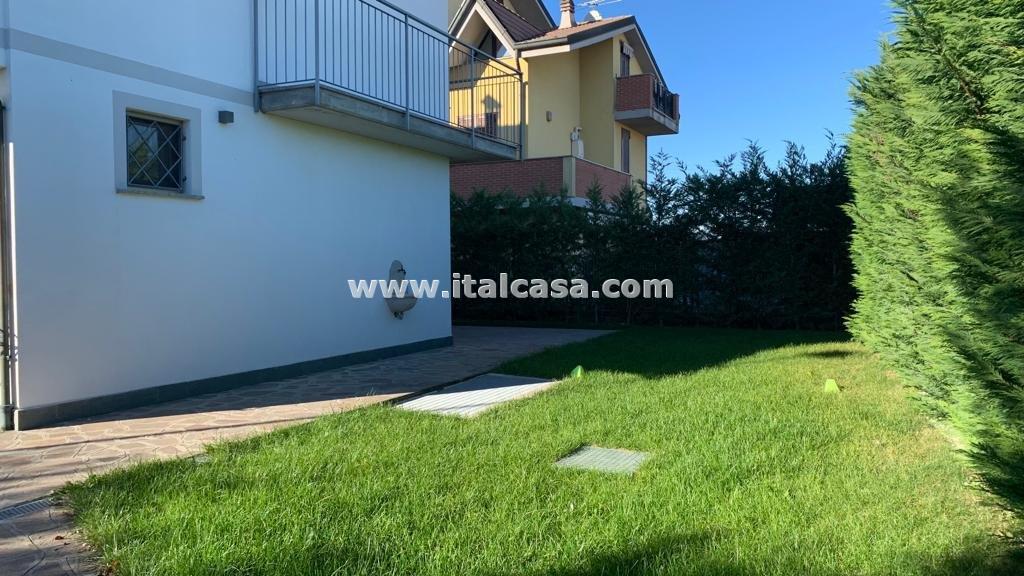 Villa a schiera di testa in vendita a Treviglio
