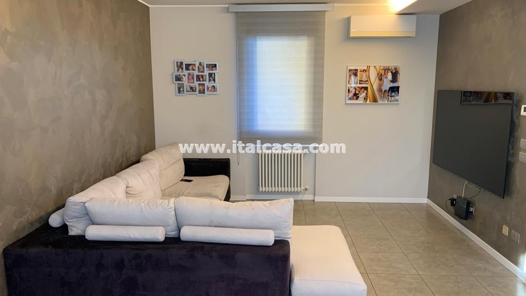 Villa a schiera di testa in vendita a Treviglio