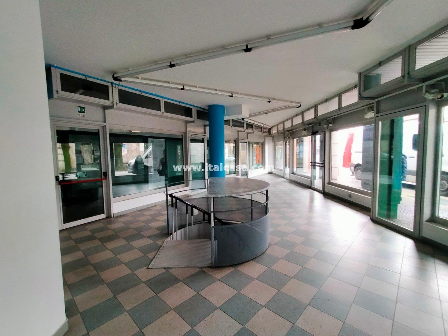 Negozio in affitto a Treviglio