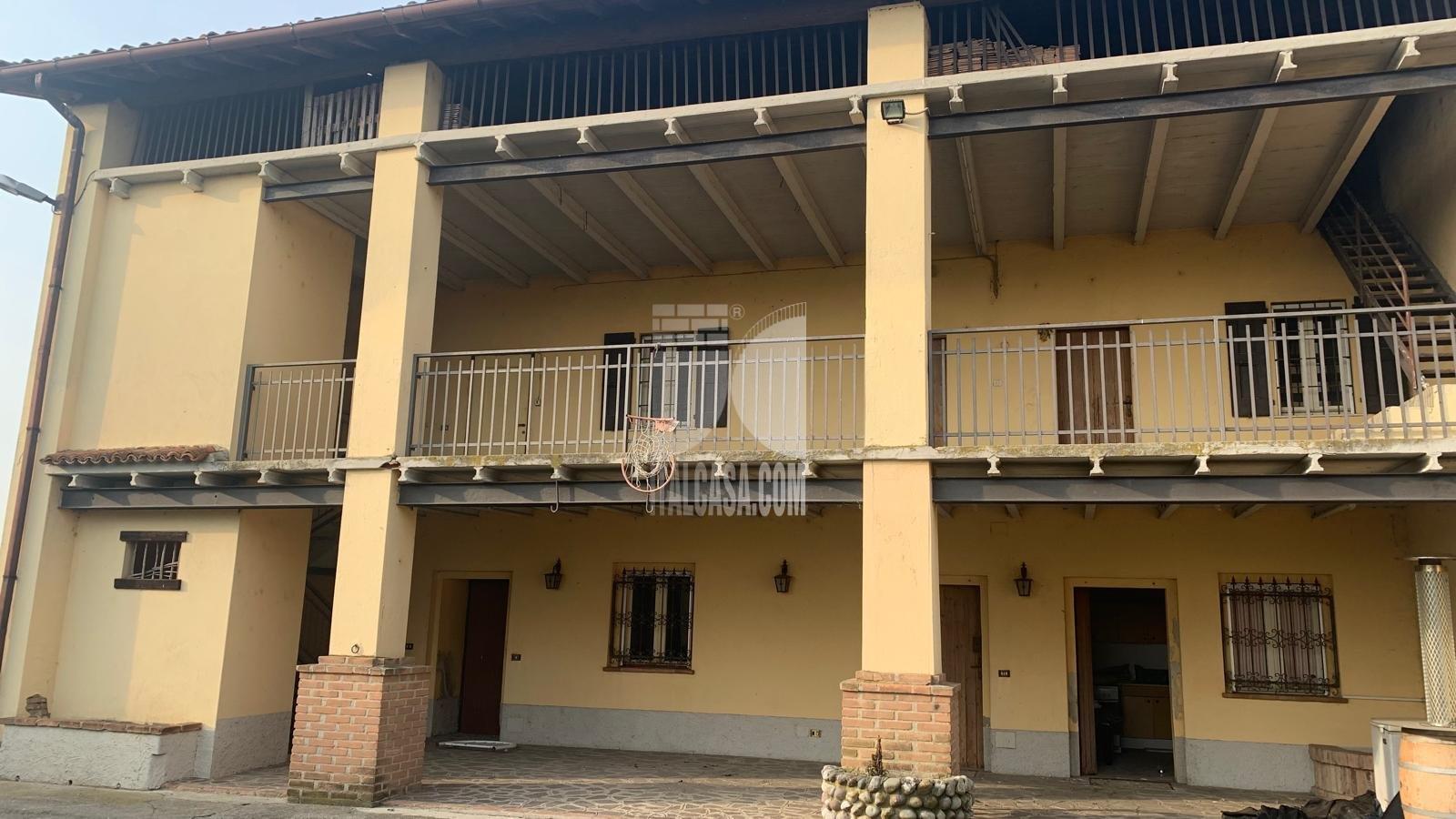 Cascina in vendita a Castel Rozzone