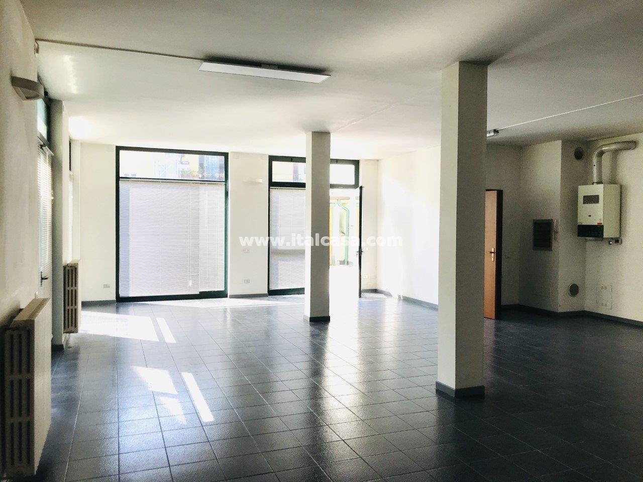 Negozio in vendita a Treviglio