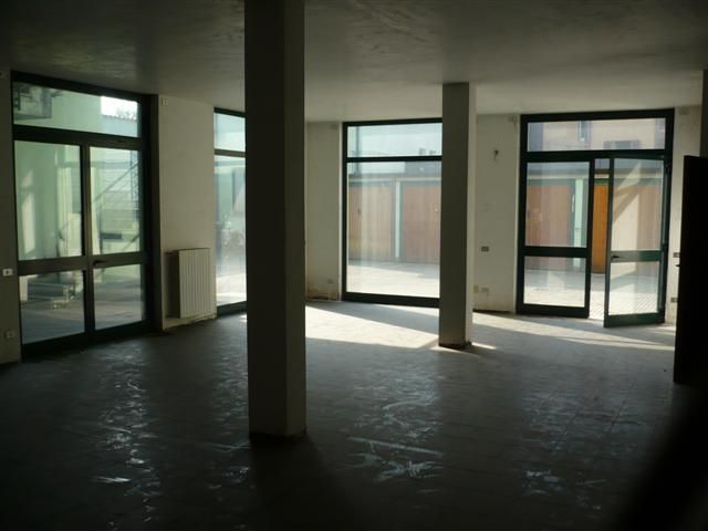 Negozio in vendita a Treviglio