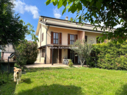 Villa a schiera di testa in vendita a Treviglio