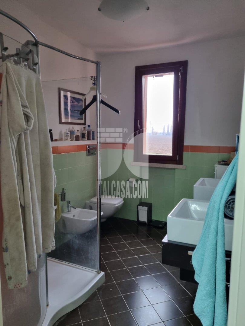 Villa a schiera di testa in vendita a San Giorgio Bigarello