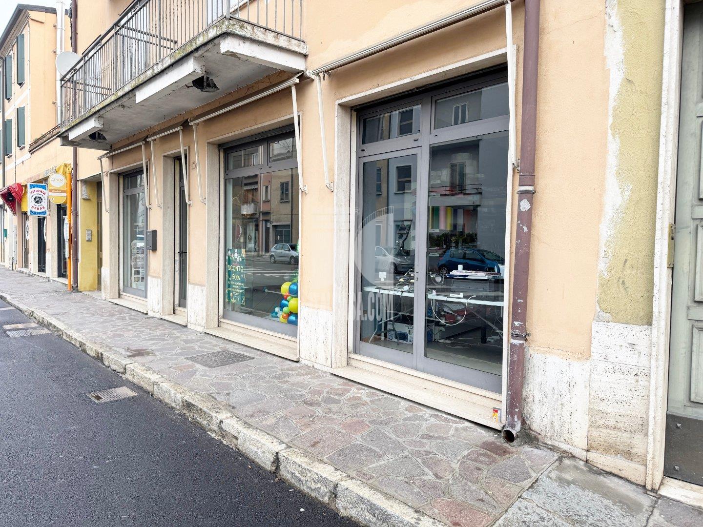Negozio in affitto a Mantova
