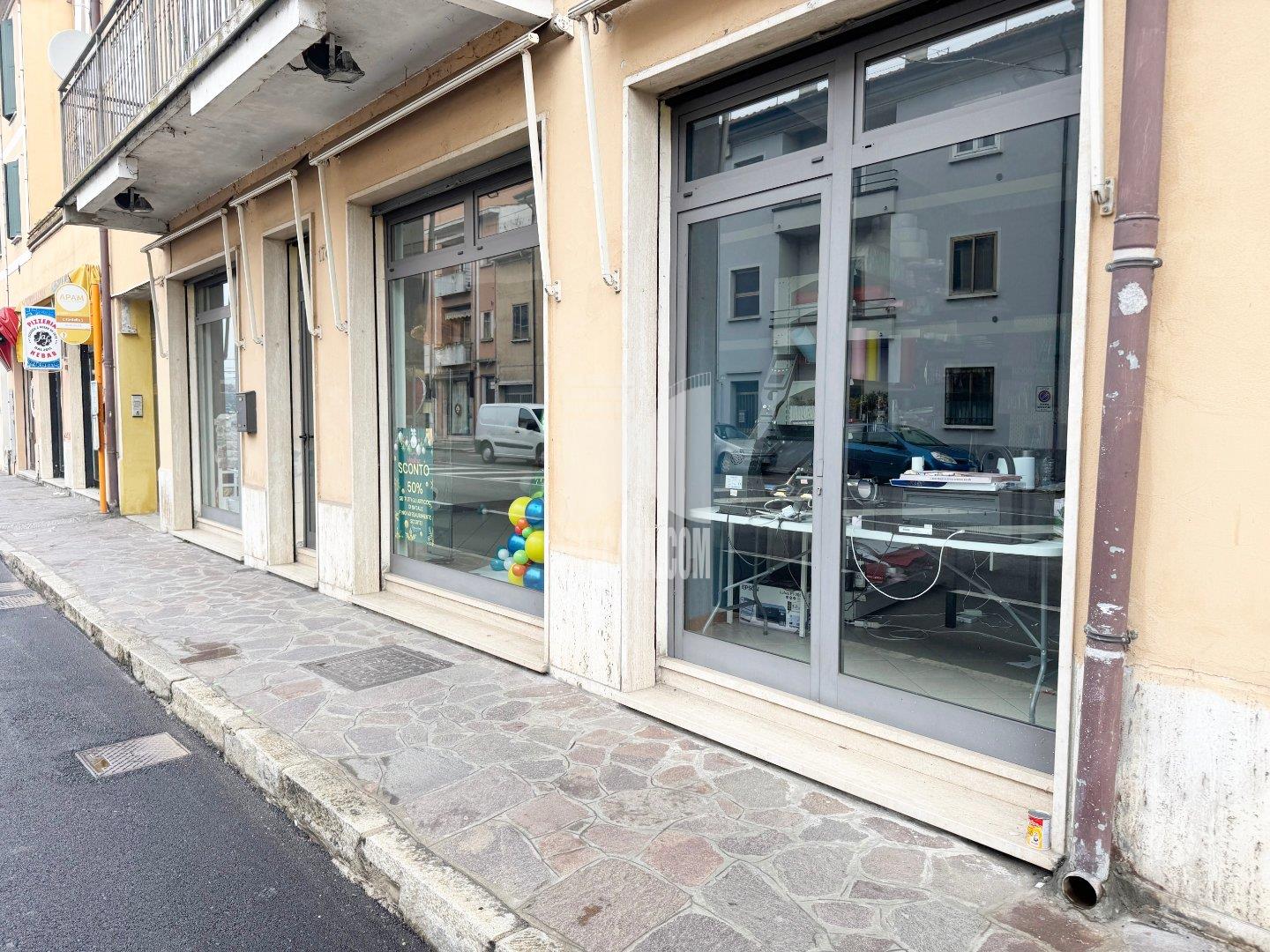 Negozio in affitto a Mantova
