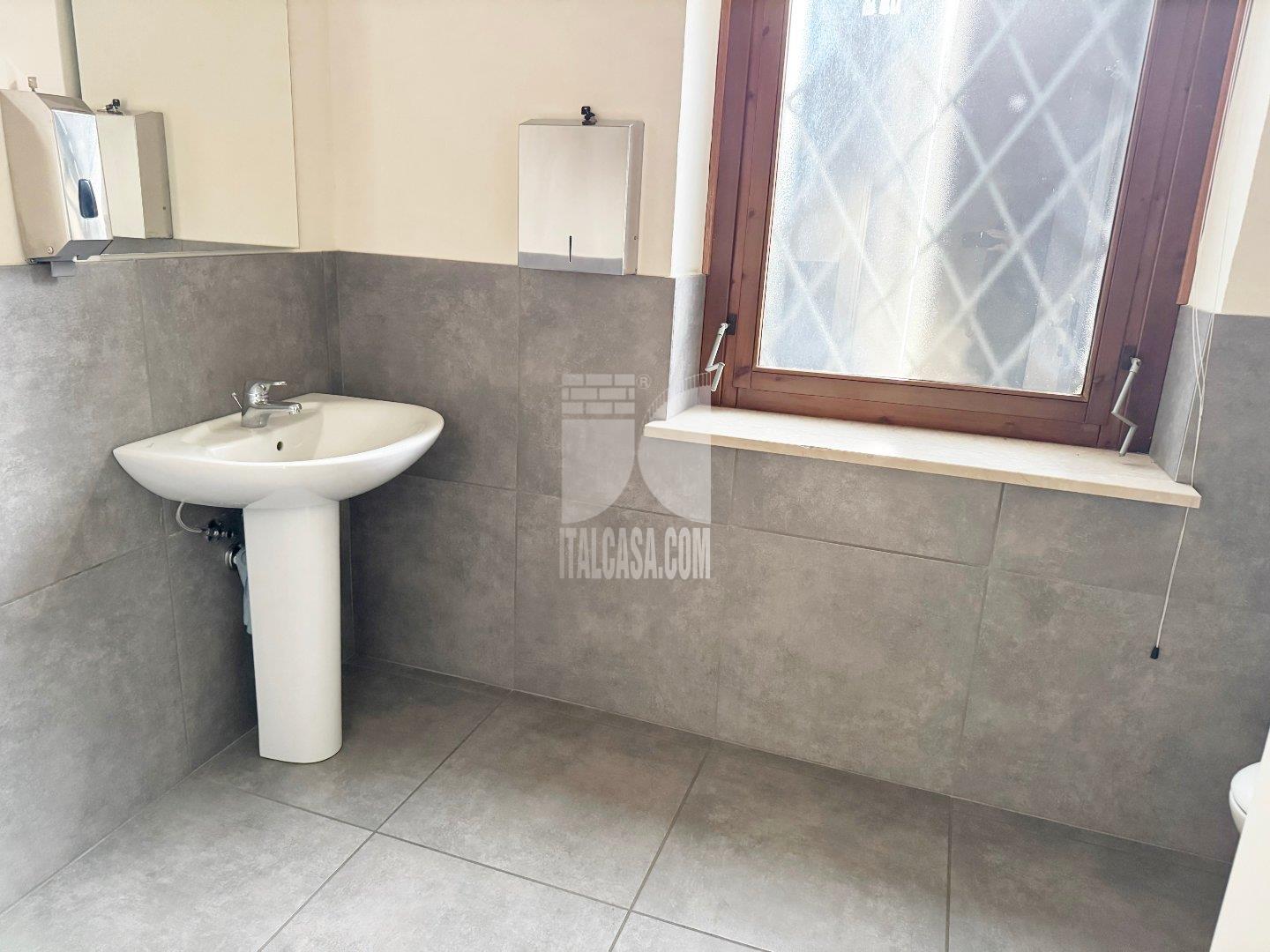 Negozio in affitto a Villafranca di Verona