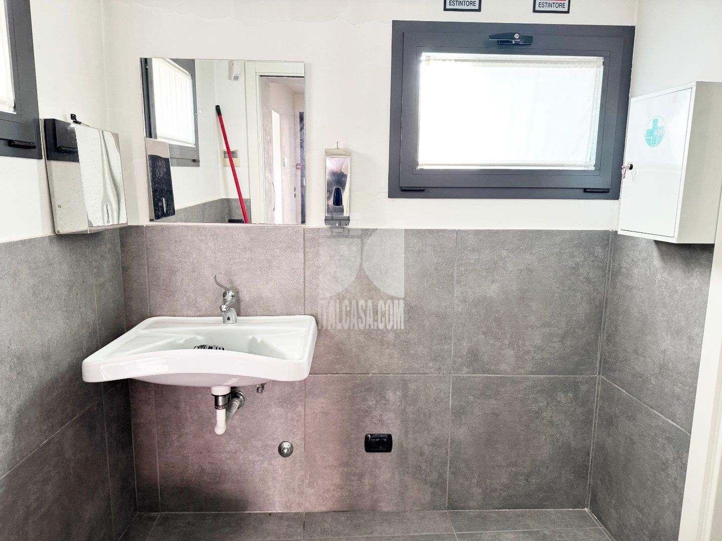 Negozio in vendita a Villafranca di Verona