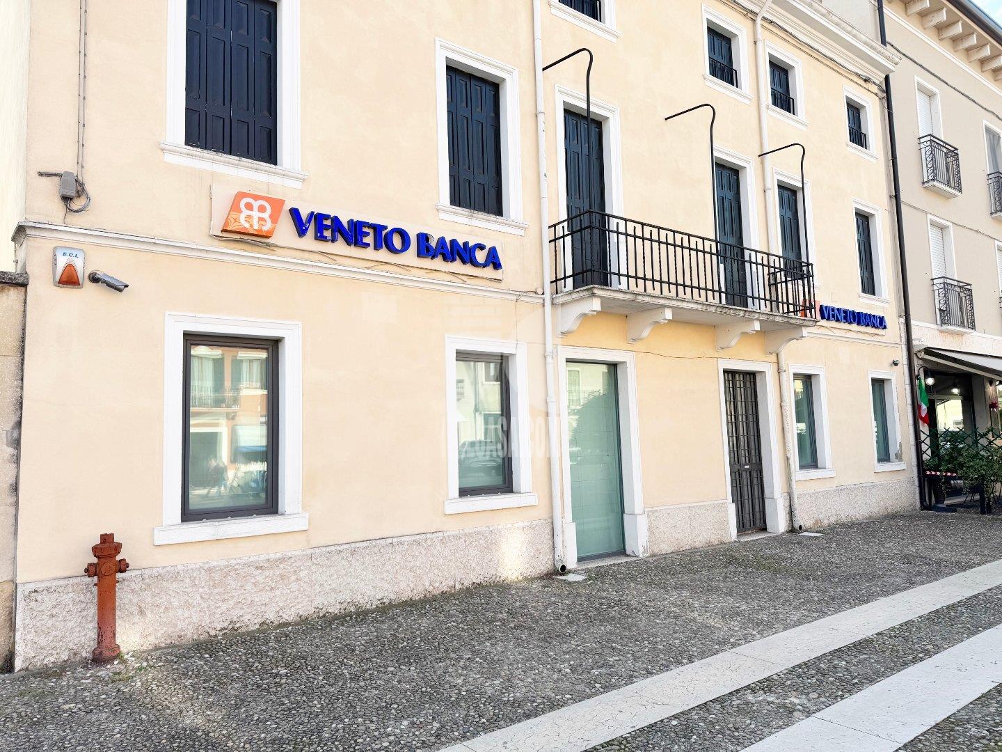 Negozio in vendita a Villafranca di Verona