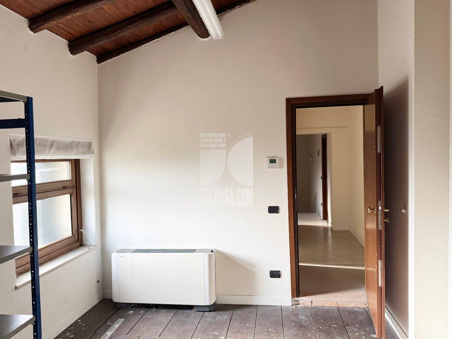 Negozio in vendita a Villafranca di Verona