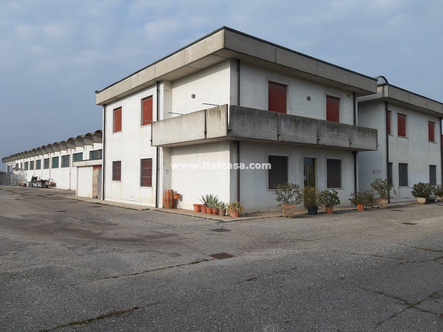 Capannone in vendita a Roverbella