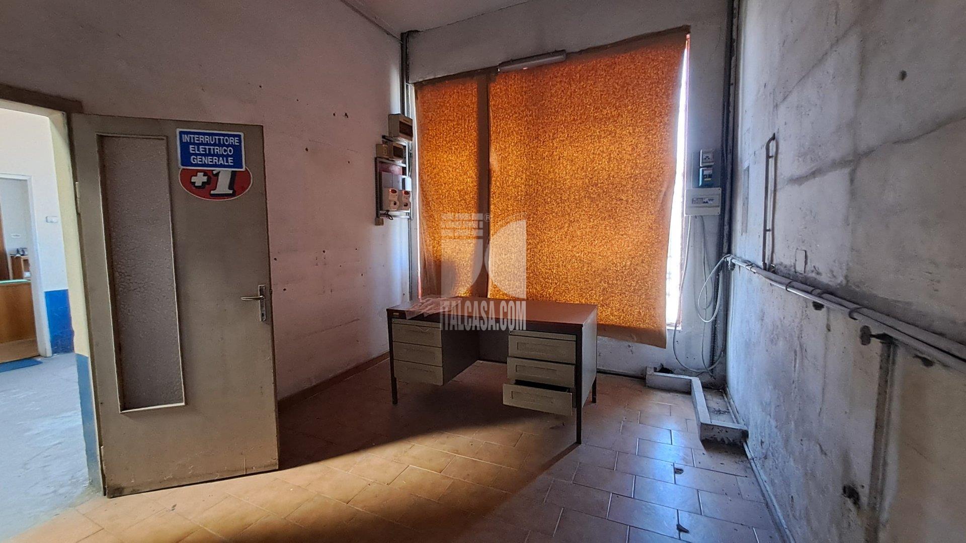 Capannone in vendita a Roverbella