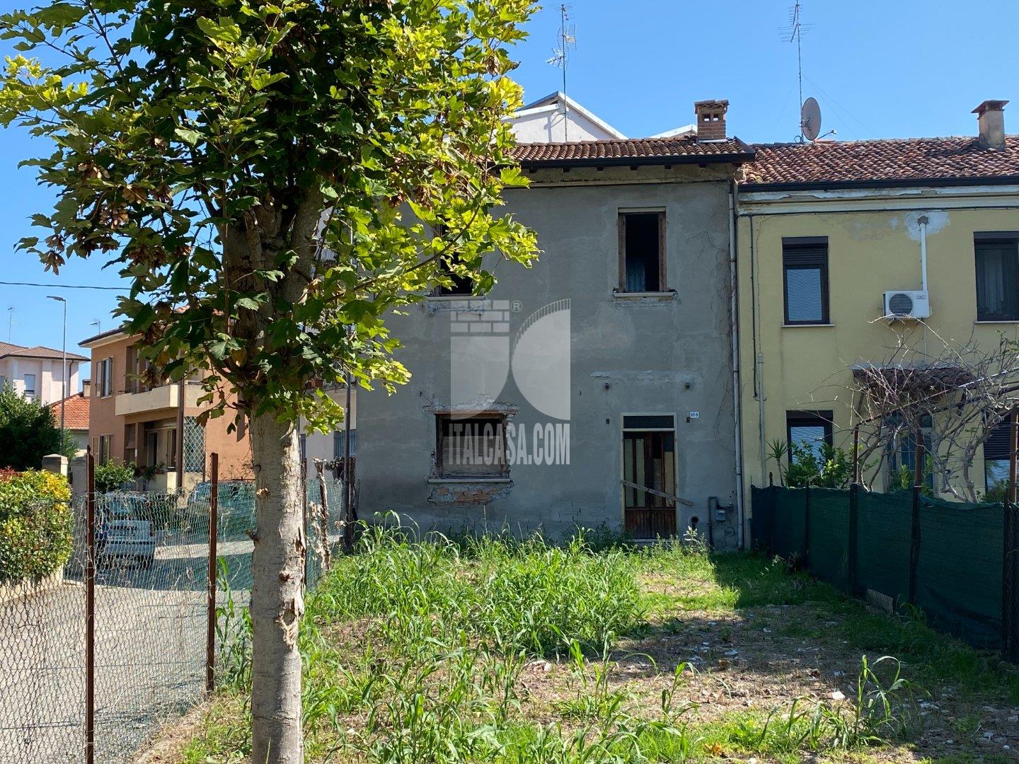 Casa Plurifamiliare in vendita a Mantova