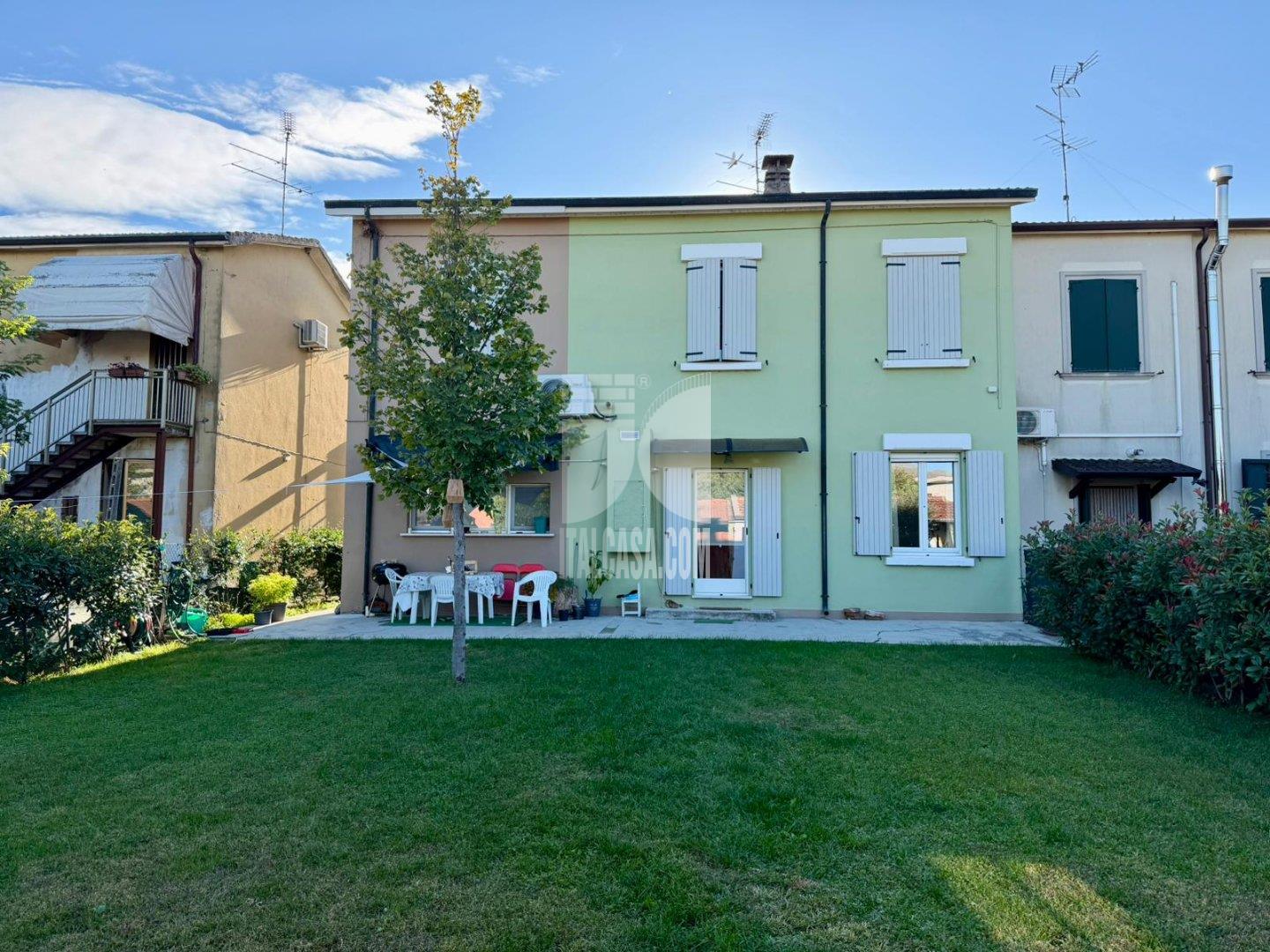 Villa Bifamiliare in vendita a Roverbella