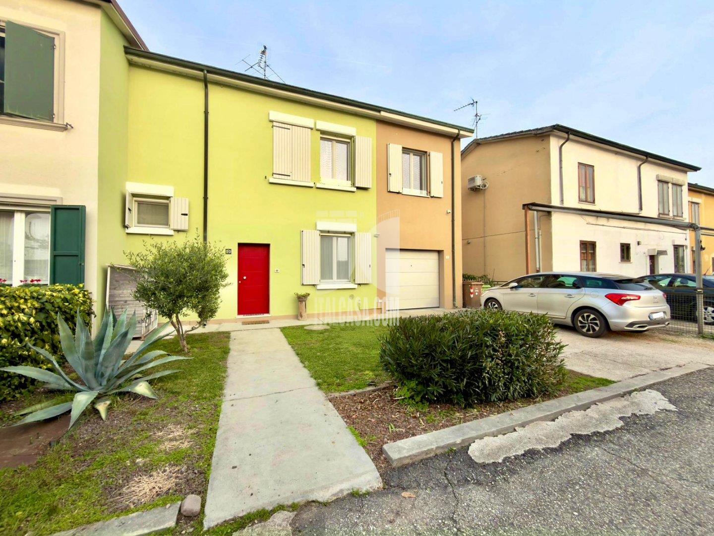 Villa Bifamiliare in vendita a Roverbella