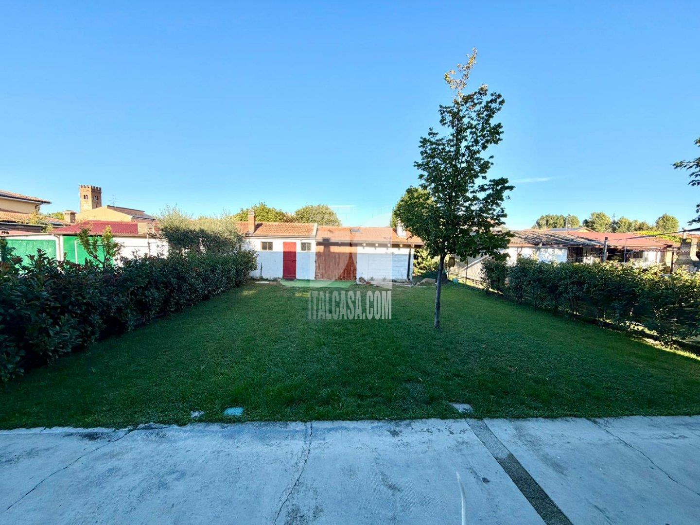 Villa Bifamiliare in vendita a Roverbella