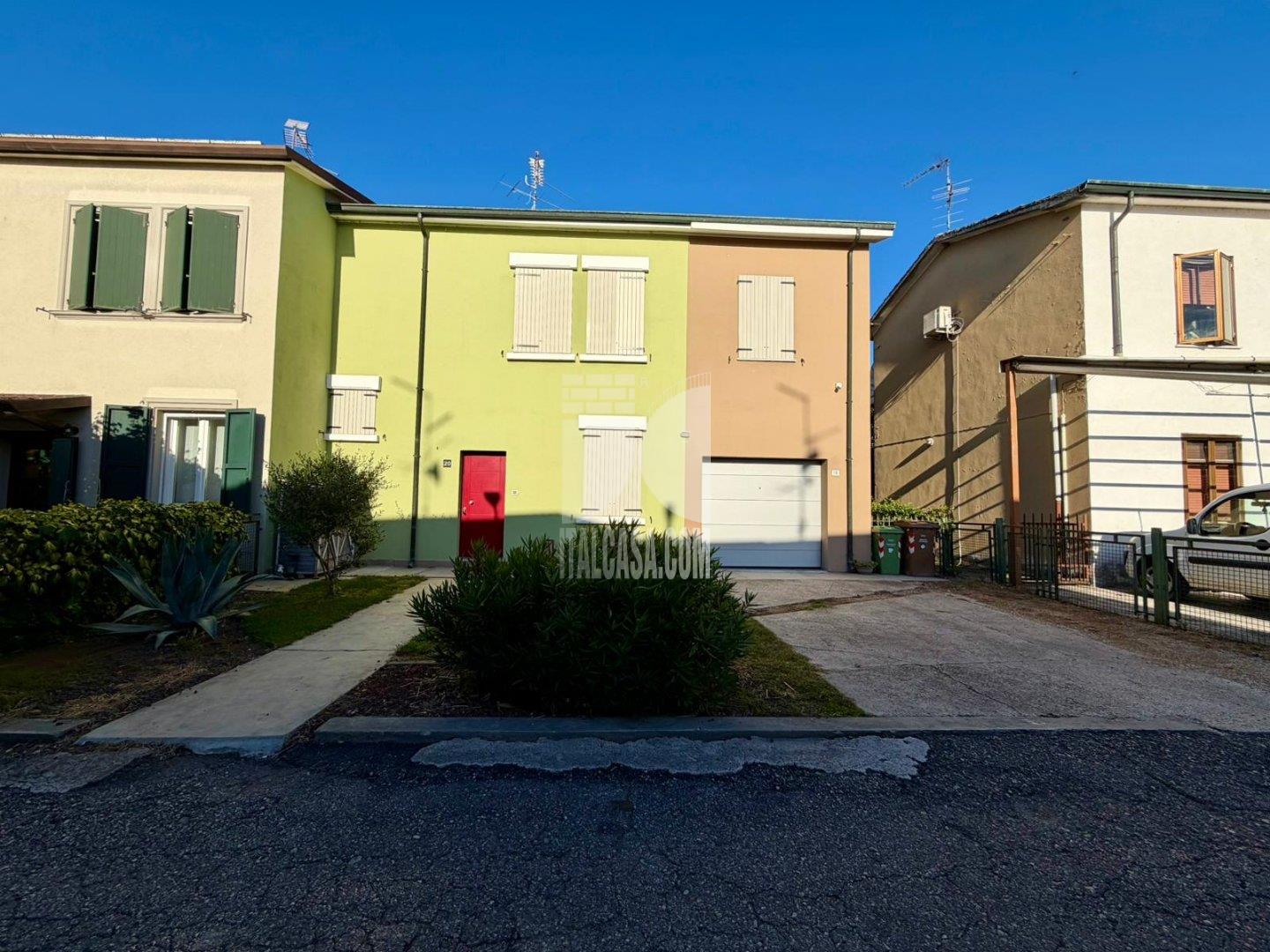 Villa Bifamiliare in vendita a Roverbella