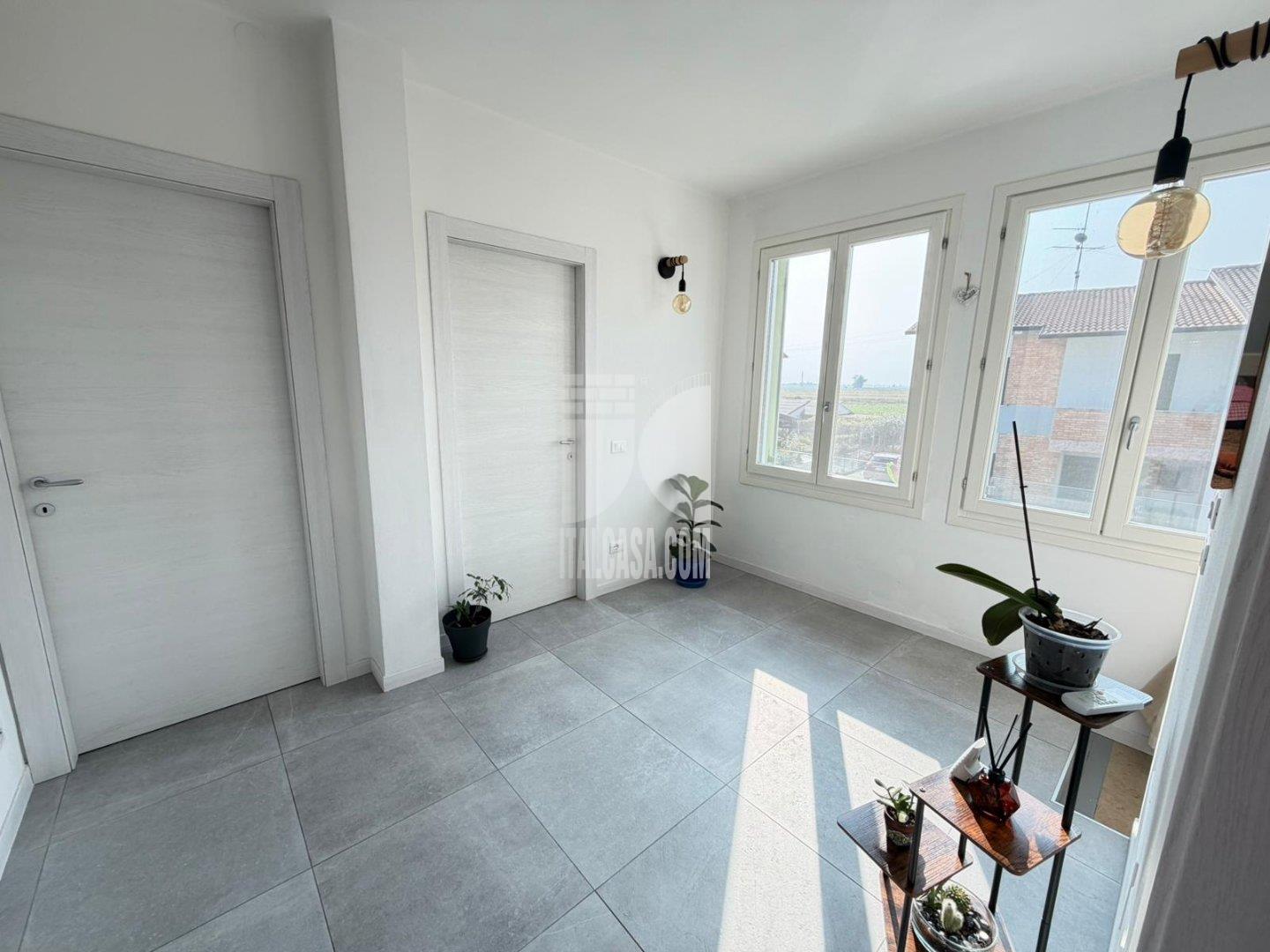 Villa Bifamiliare in vendita a Roverbella