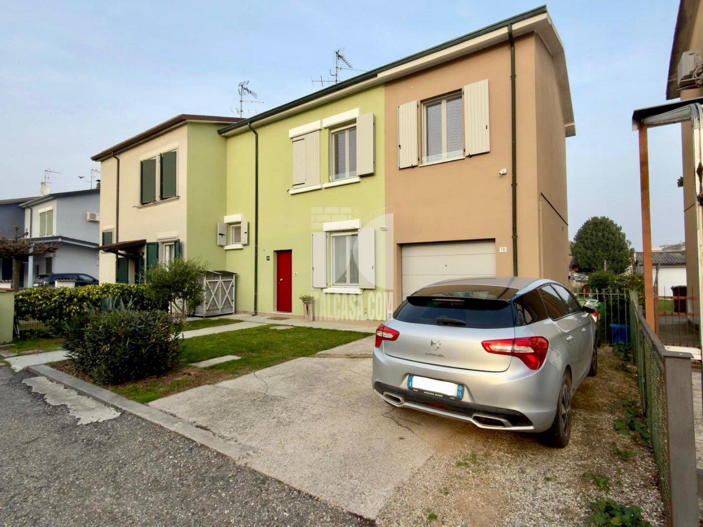 Villa Bifamiliare in vendita a Roverbella