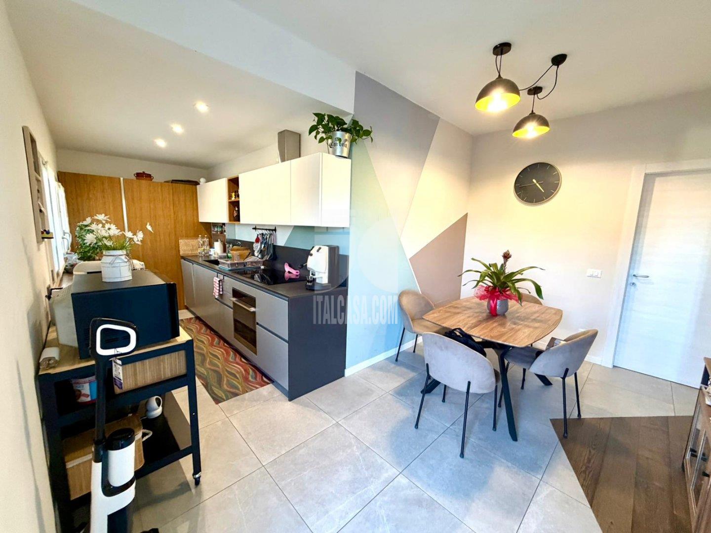 Villa Bifamiliare in vendita a Roverbella