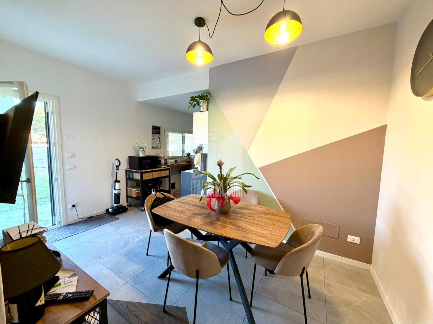 Villa Bifamiliare in vendita a Roverbella