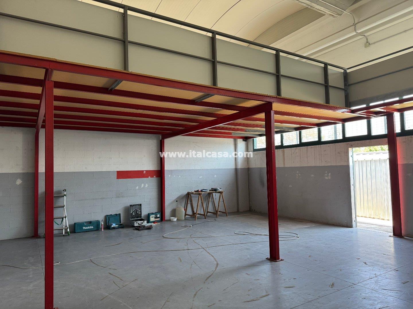 Magazzino in vendita a Porto Mantovano