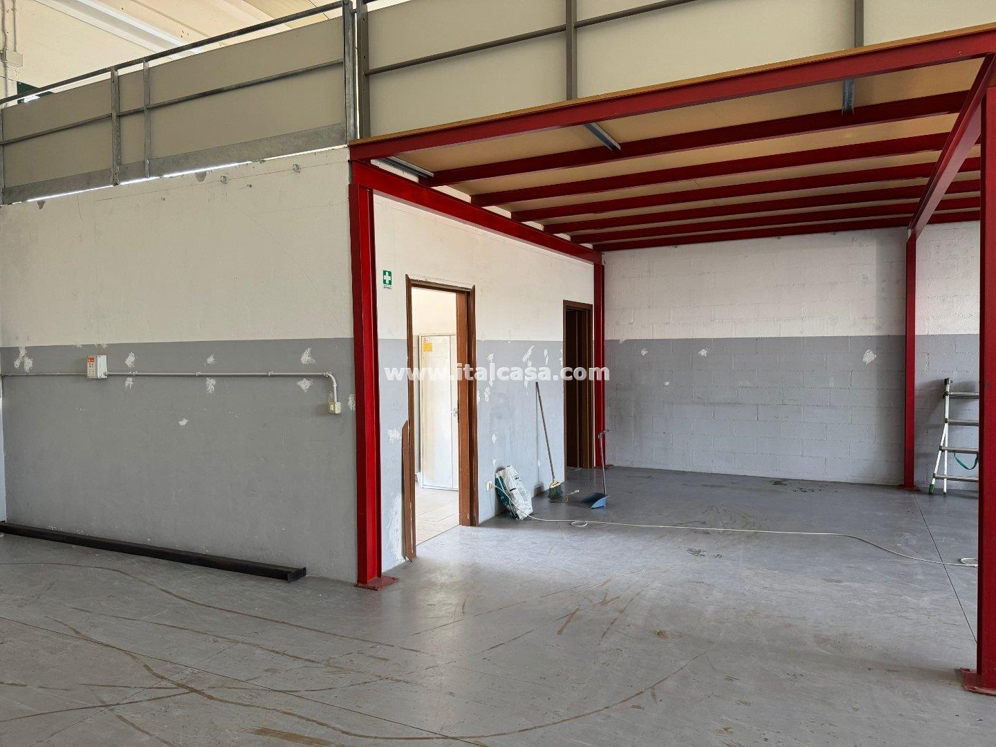 Magazzino in vendita a Porto Mantovano