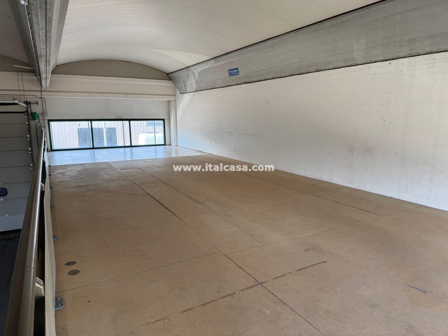 Magazzino in vendita a Porto Mantovano