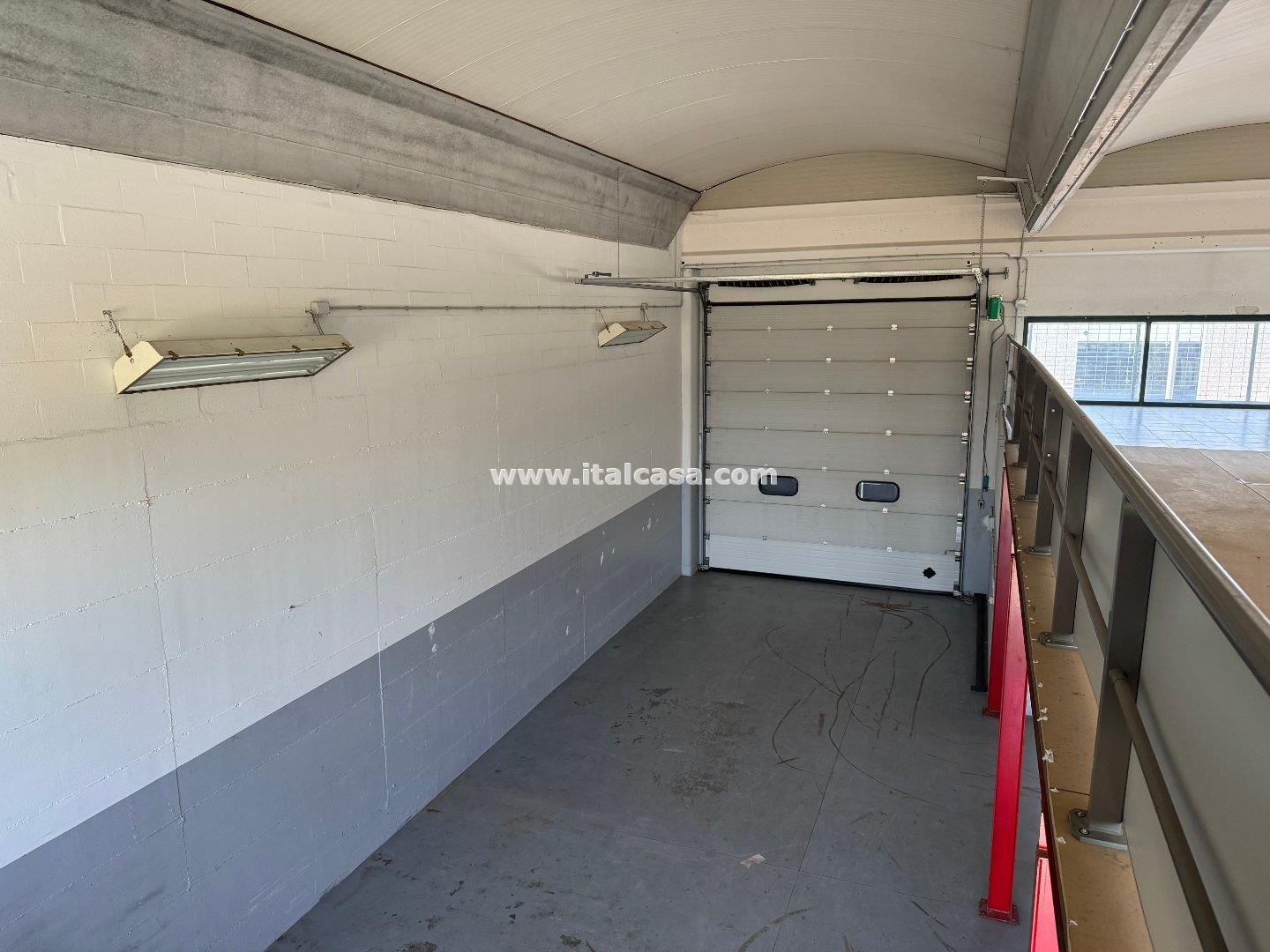 Magazzino in vendita a Porto Mantovano