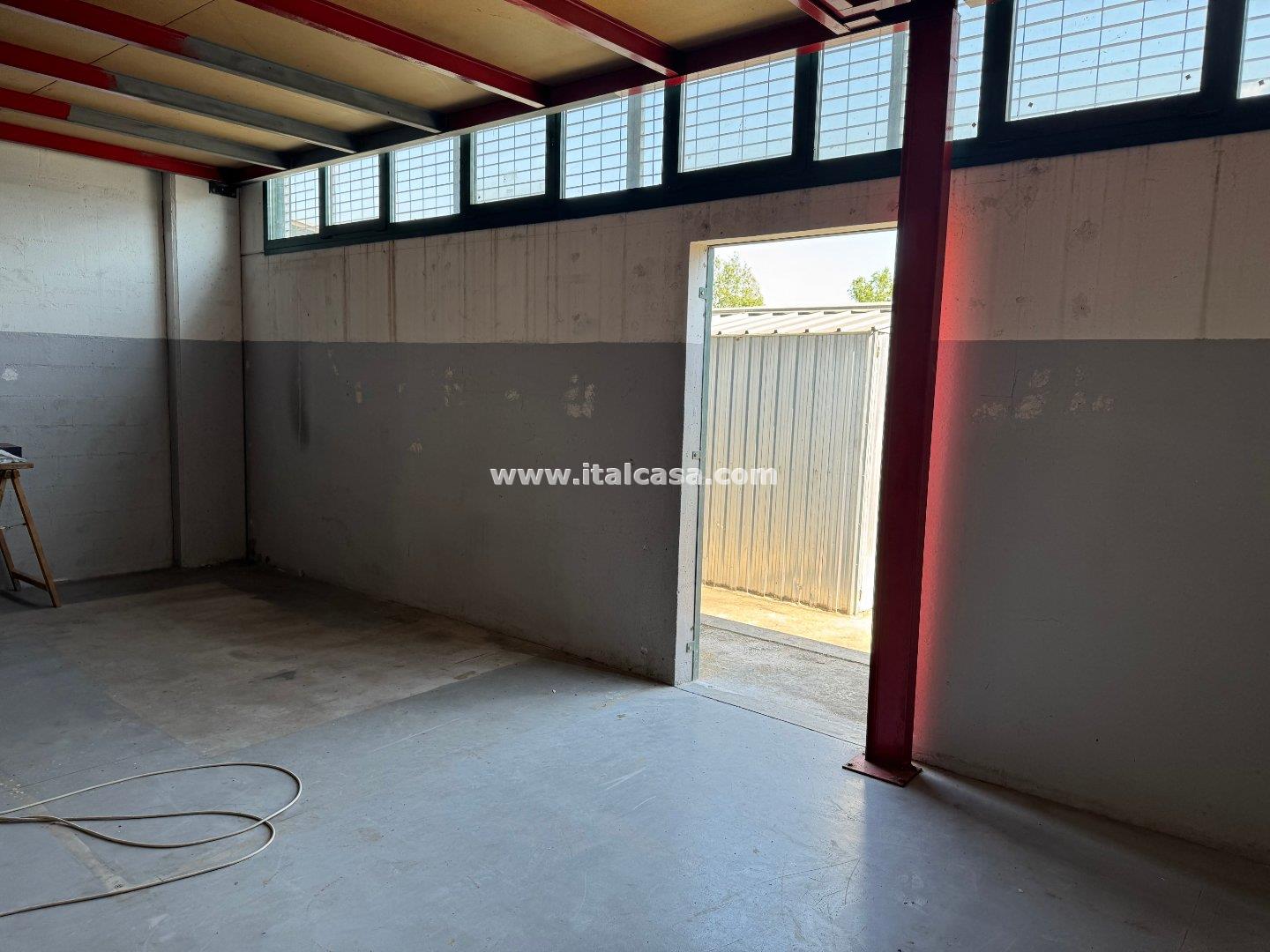 Magazzino in vendita a Porto Mantovano