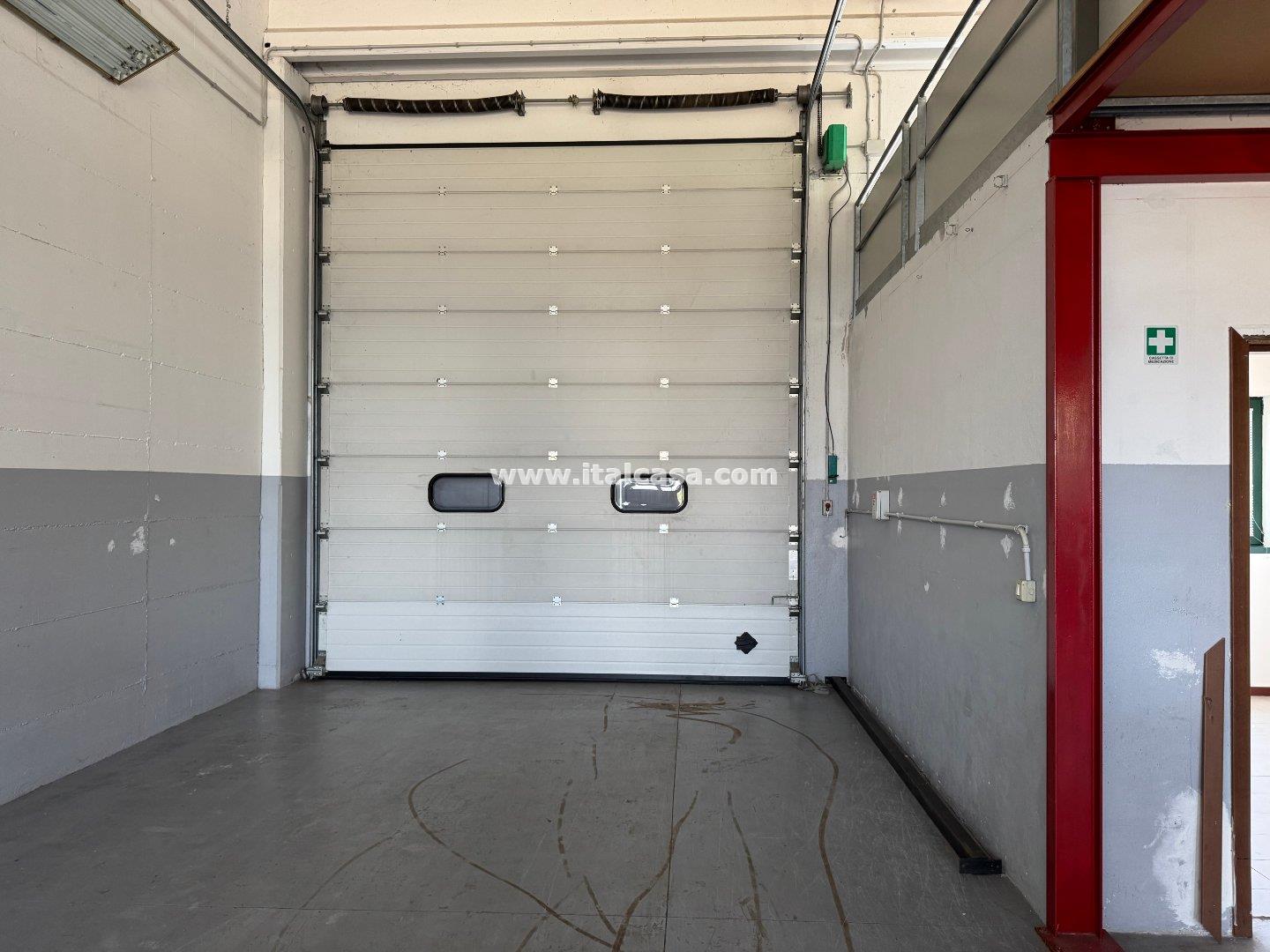 Magazzino in vendita a Porto Mantovano