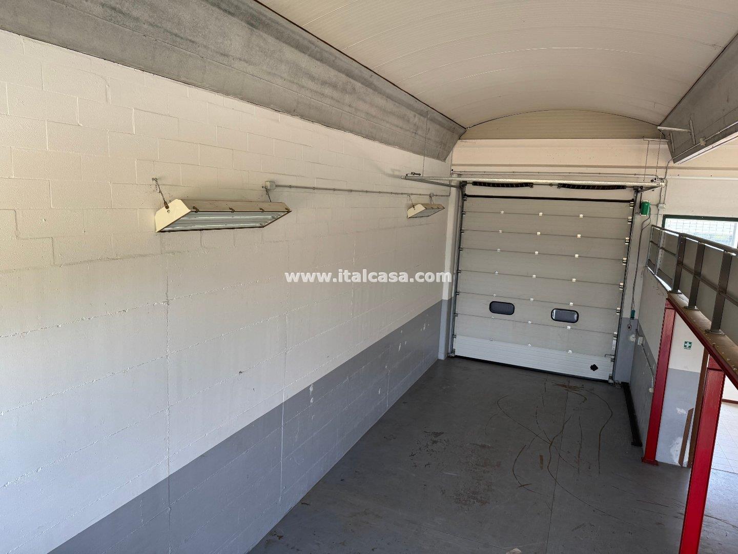 Magazzino in vendita a Porto Mantovano