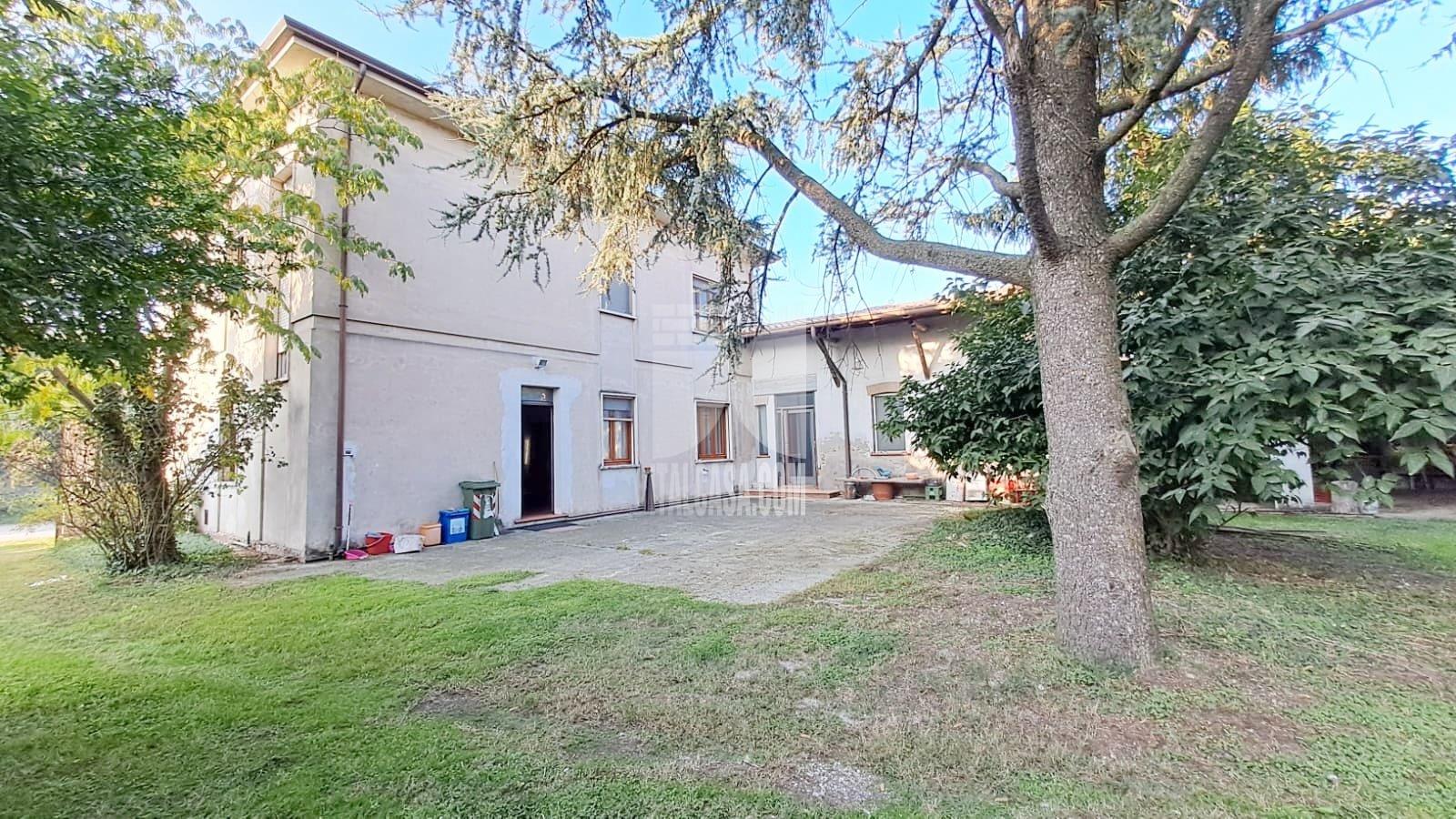 Villa Unifamiliare in vendita a Roverbella