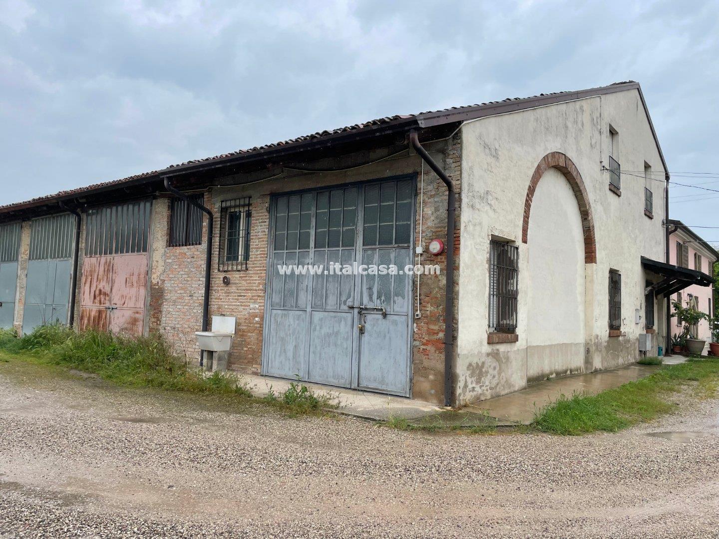 Magazzino in vendita a Mantova