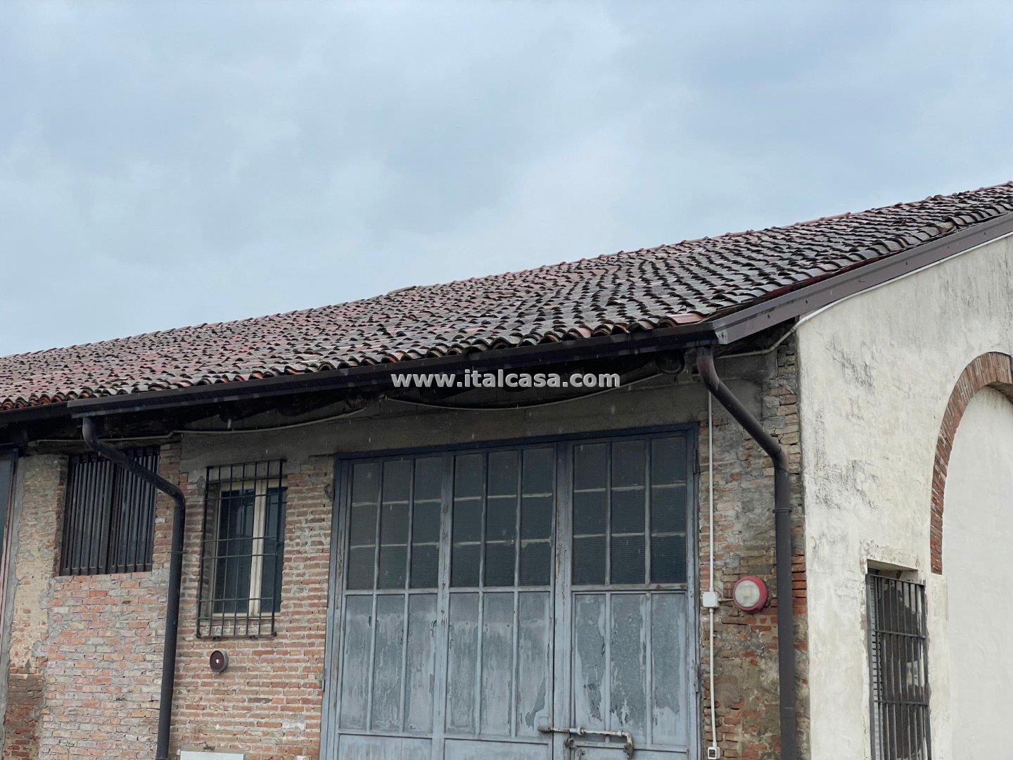 Magazzino in vendita a Mantova