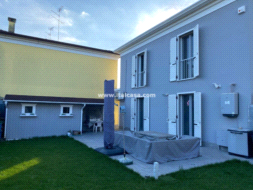 Villa a schiera di testa in vendita a San Giorgio Bigarello