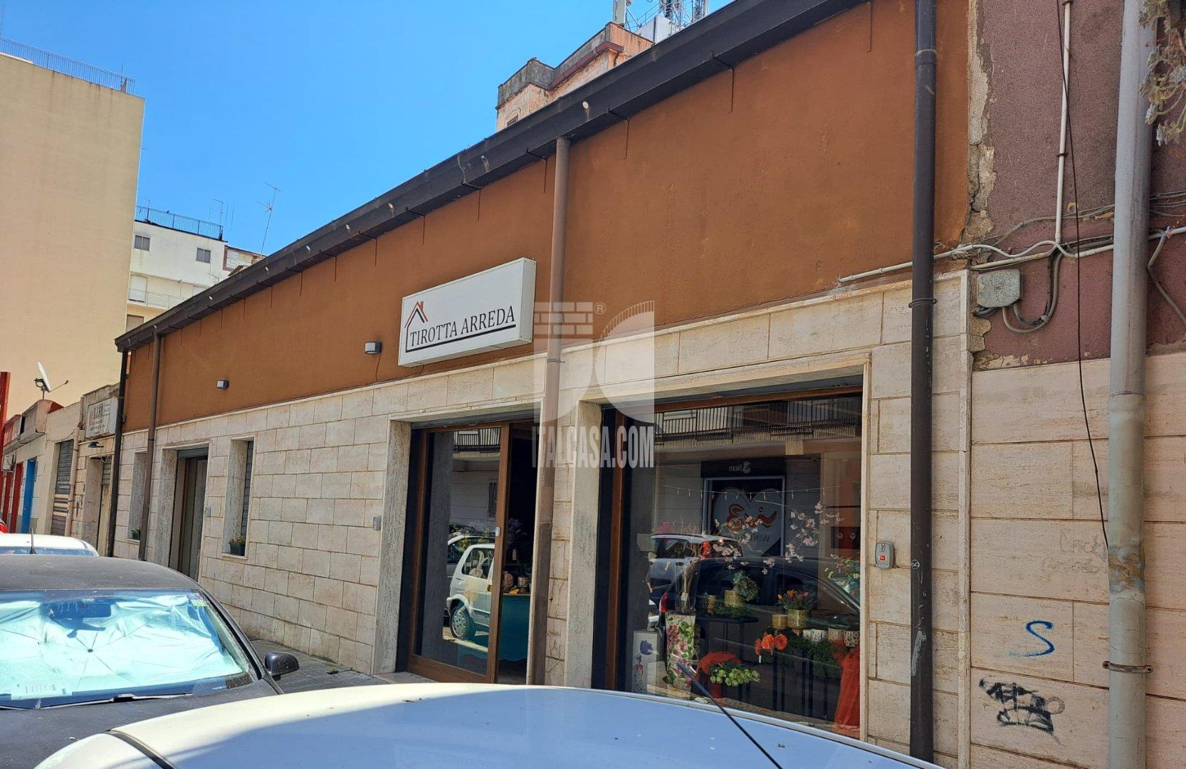 Magazzino in vendita a Crotone